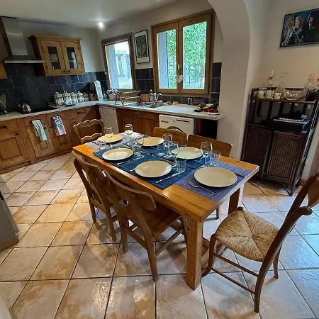 Apartman Spacious 2 Bedroom In Center