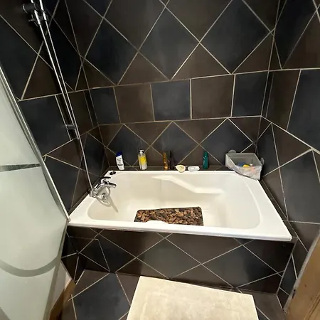 Spacious 2 Bedroom In Center